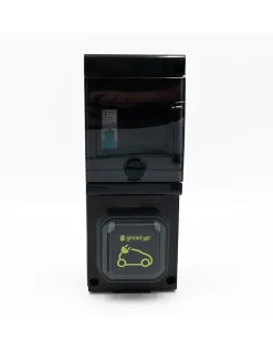 Carré Rouge Borne Recharge Voiture Électrique-Borne De Recharge équipée D'une Prise Green'up Complète Avec Protections