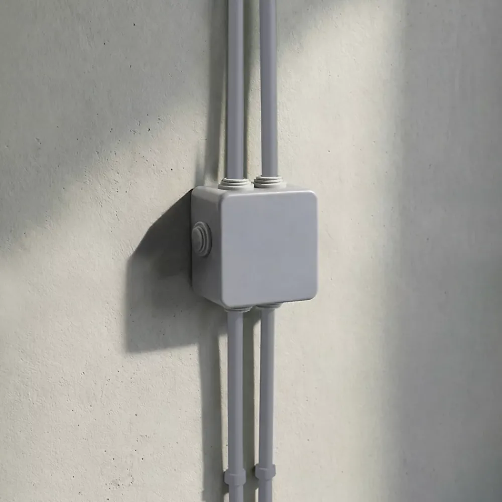 Diall Boîte de dérivation extérieure avec 7 passe-câbles et système de verrouillage 80 x 80 x 40 mm