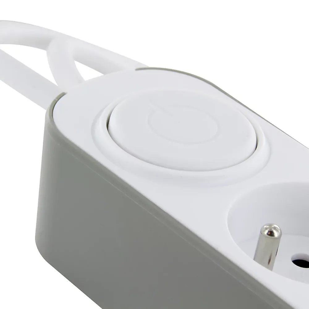 Chacon Bloc multiprise 5 prises 16 A avec 2 ports USB et cable 1,5 m HO5VV-F 3x1,5 mm2 blanc et gris