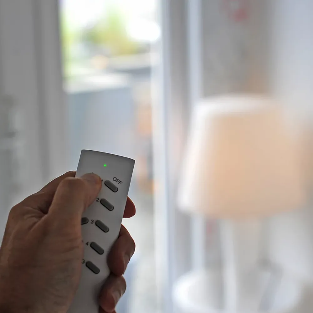 Chacon Prise Étanche-Set de 3 prises On/Off+ Telecommande 2000W - FR