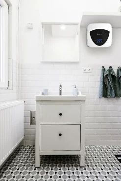 Ariston Chauffe-eau électrique Andris Elite WiFi L sur évier modèle 35090