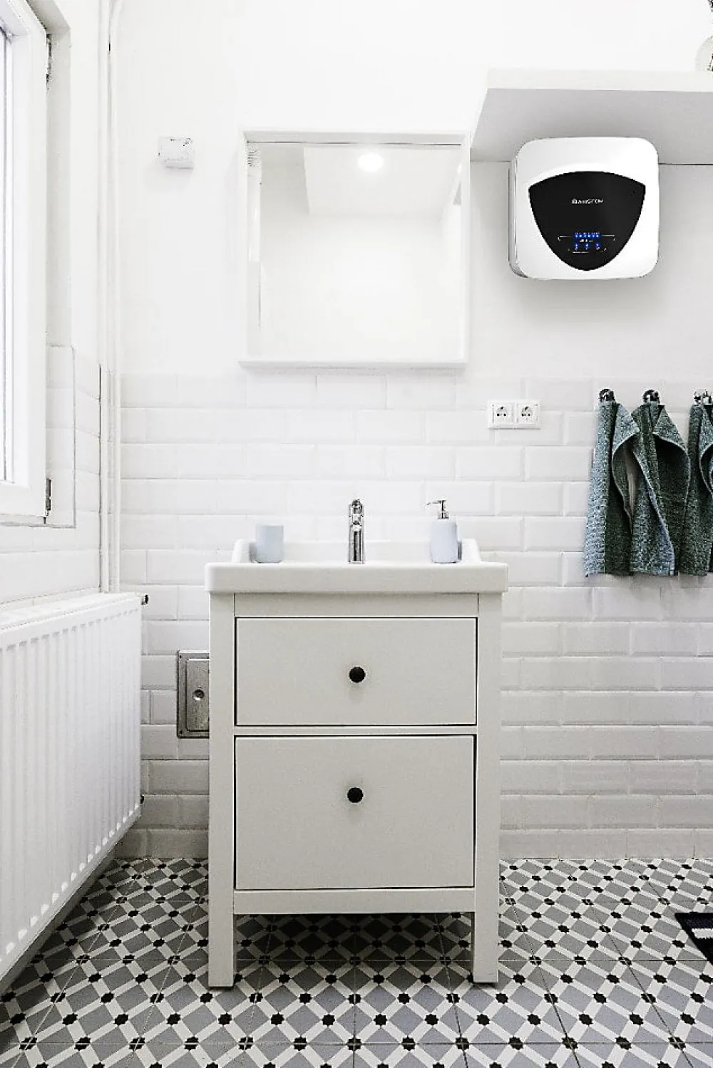 Ariston Chauffe-eau électrique Andris Elite WiFi L sur évier modèle 35090