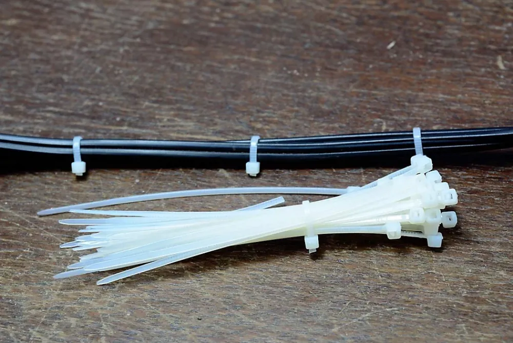 Velamp Colliers de fixation en nylon. Blancs. 4,8x300 - 100pces