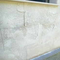 Sopgal Consolidator KS Strong (25L). Compacte surfaces et murs fortement endommagés avec des glissements grès. Arrêtez la désintégration
