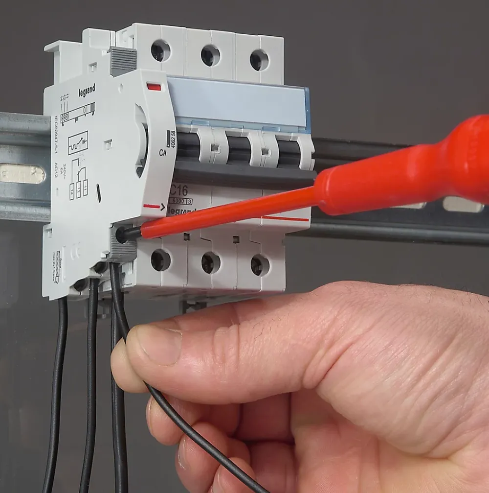 Legrand Autre Commande Modulaire-Contact auxiliaire inverseur 6 A - 250 V~