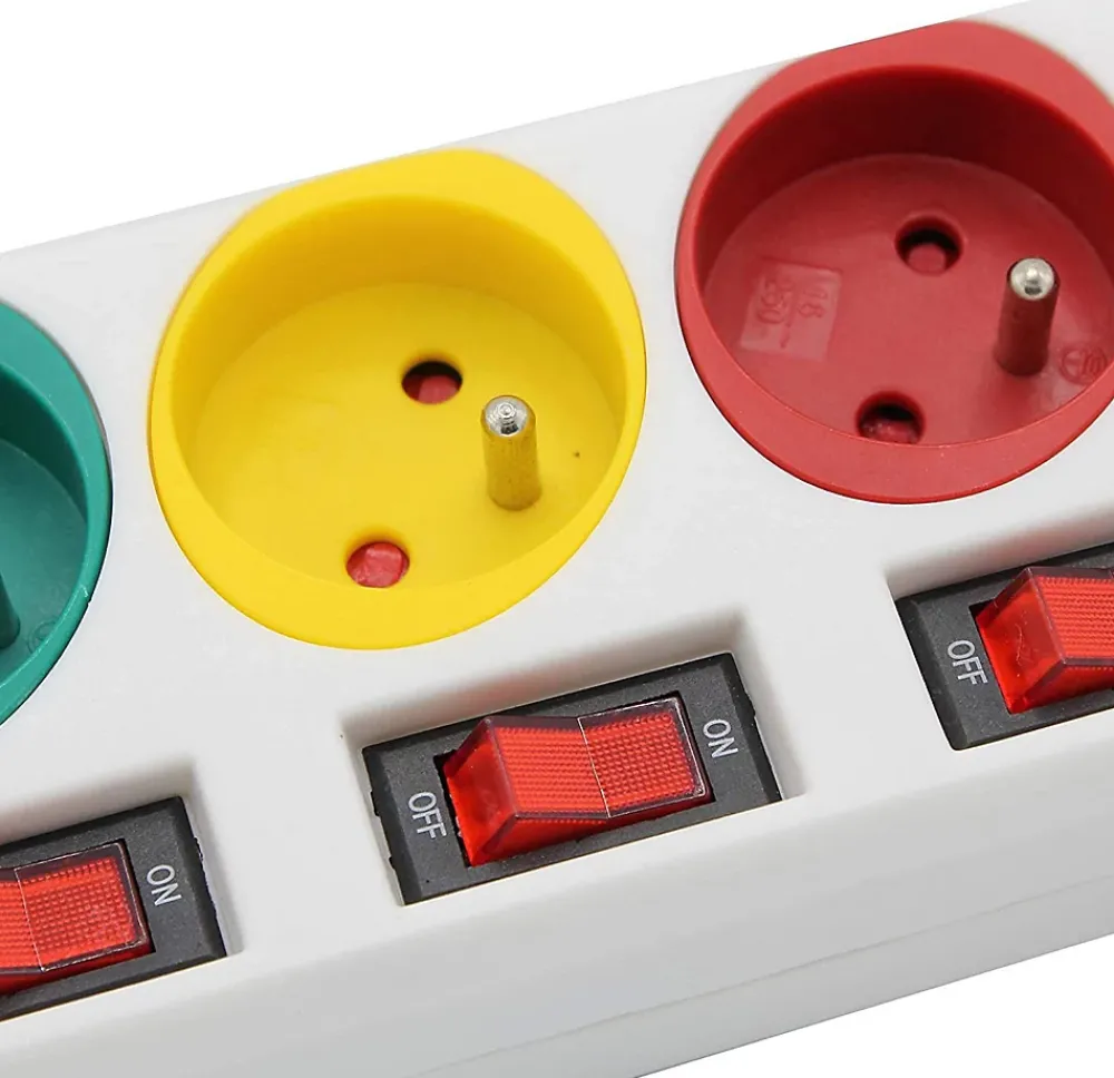 Fishtec - Multiprise Trio Color - 3 prises avec interrupteurs + 2 ports USB - Câble 1,8 m - 3680W - ABS robuste