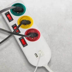 Fishtec - Multiprise Trio Color - 3 prises avec interrupteurs + 2 ports USB - Câble 1,8 m - 3680W - ABS robuste