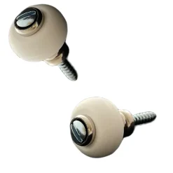 Civic Industrie Lot de 2 butoirs en laiton nickelé avec vis. Diamètre 30mm, hauteur 30mm. Corps ondulé vintage et bague blanche. MADE IN FRANCE