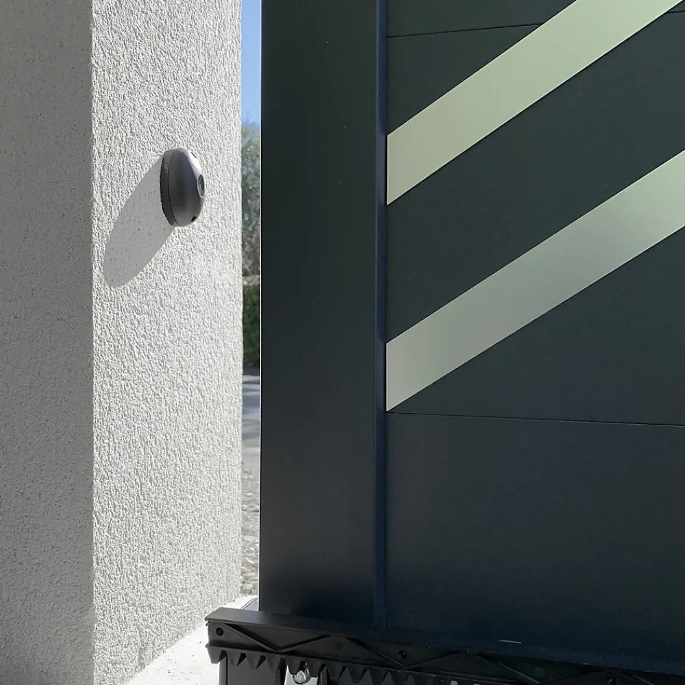 Avidsen Motorisation solaire Zenia SE avec digicode pour portail coulissant