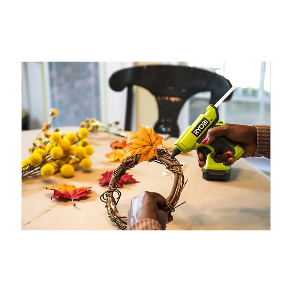 Ryobi Pack Pistolet à colle 18V One+ RGLM18-0 - 1 Batterie 2.5Ah - 1 Chargeur rapide RC18120-125