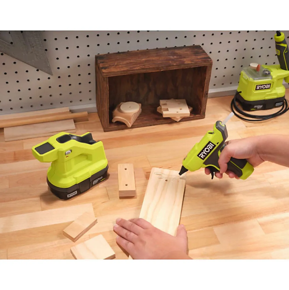 Ryobi Pack Pistolet à colle 18V One+ RGLM18-0 - 1 Batterie 4.0Ah - 1 Chargeur rapide RC18120-140