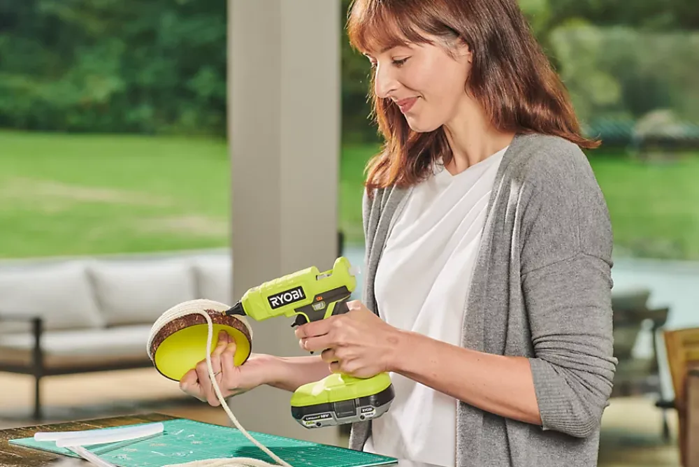 Ryobi Pistolet à colle RGLU18 ( sans batterie)