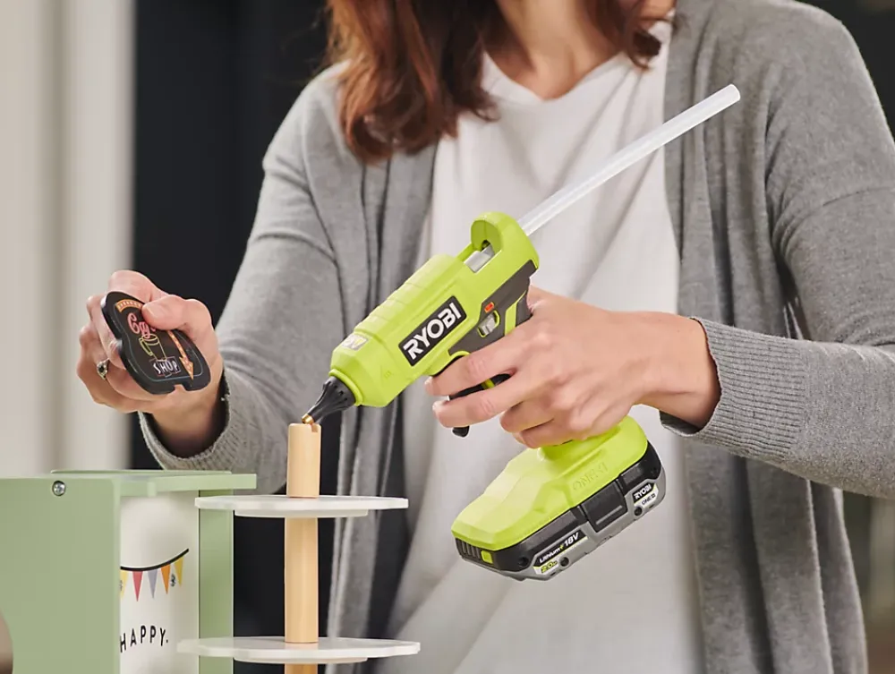 Ryobi Pistolet à colle RGLU18 ( sans batterie)