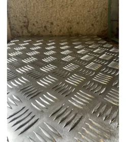 Alucouleur Tôle-Plaque Aluminium Strié, ép. 2/3mm, Hauteur 15cm x Largeur 10cm