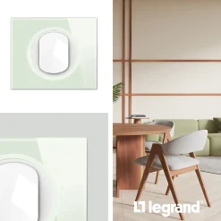 Legrand Plaque de finition 1 poste Céliane CP2001 coloris verre opale blanc l.101 x P.11 x H.84 mm