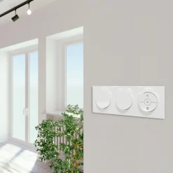 Schneider Electric Plaque de finition 3 postes Odace Styl S520706 coloris blanc l.227 x P.10 x H.85 mm