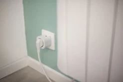 Commande De L'Éclairage-Prise connectée + télécommande DiO Connect
