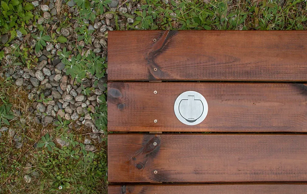 Thomson Prise de sol étanche ronde 16A 2 pôles + terre, aluminium brossé IP55,