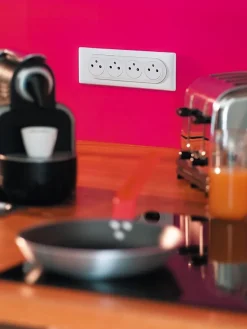 Legrand 4 prises 2 pôles+terre Céliane blanc