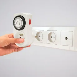 Velamp Programmateur journalier 24 heures à segments