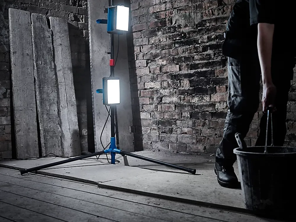Erbauer Projecteur de chantier double sur pied à LED filaire Lewo 1600 lumens (20W)
