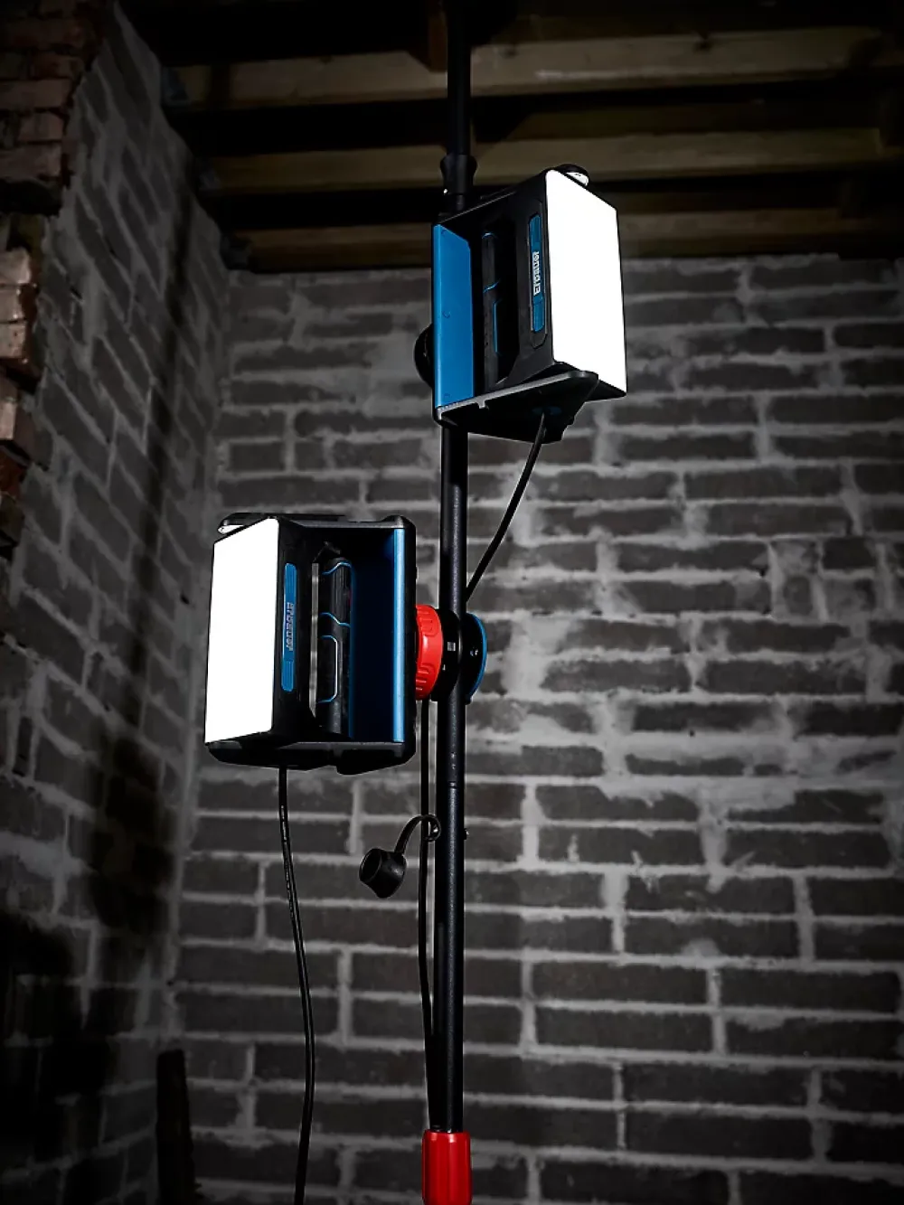 Erbauer Projecteur de chantier double sur pied 2000 lumens