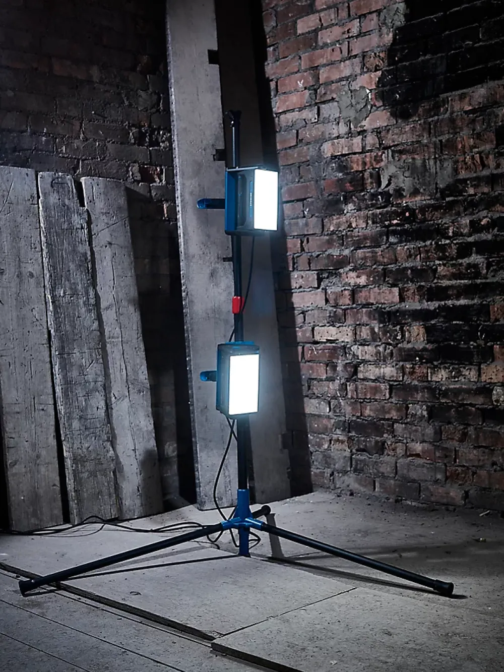Erbauer Projecteur de chantier double sur pied 2000 lumens