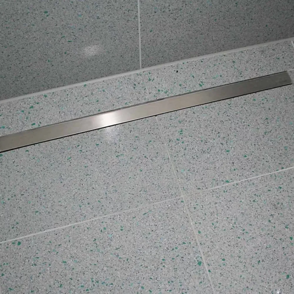 Wedi Evacuation De Douche-- Barrette de finition standard 110 cm Fundo Riolito